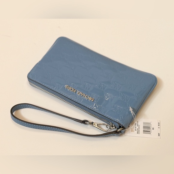 Michael Kors Jet Set Travel Large Wristlet MK Embossed Patent Frence Blue/Silver - Picture 5 of 12